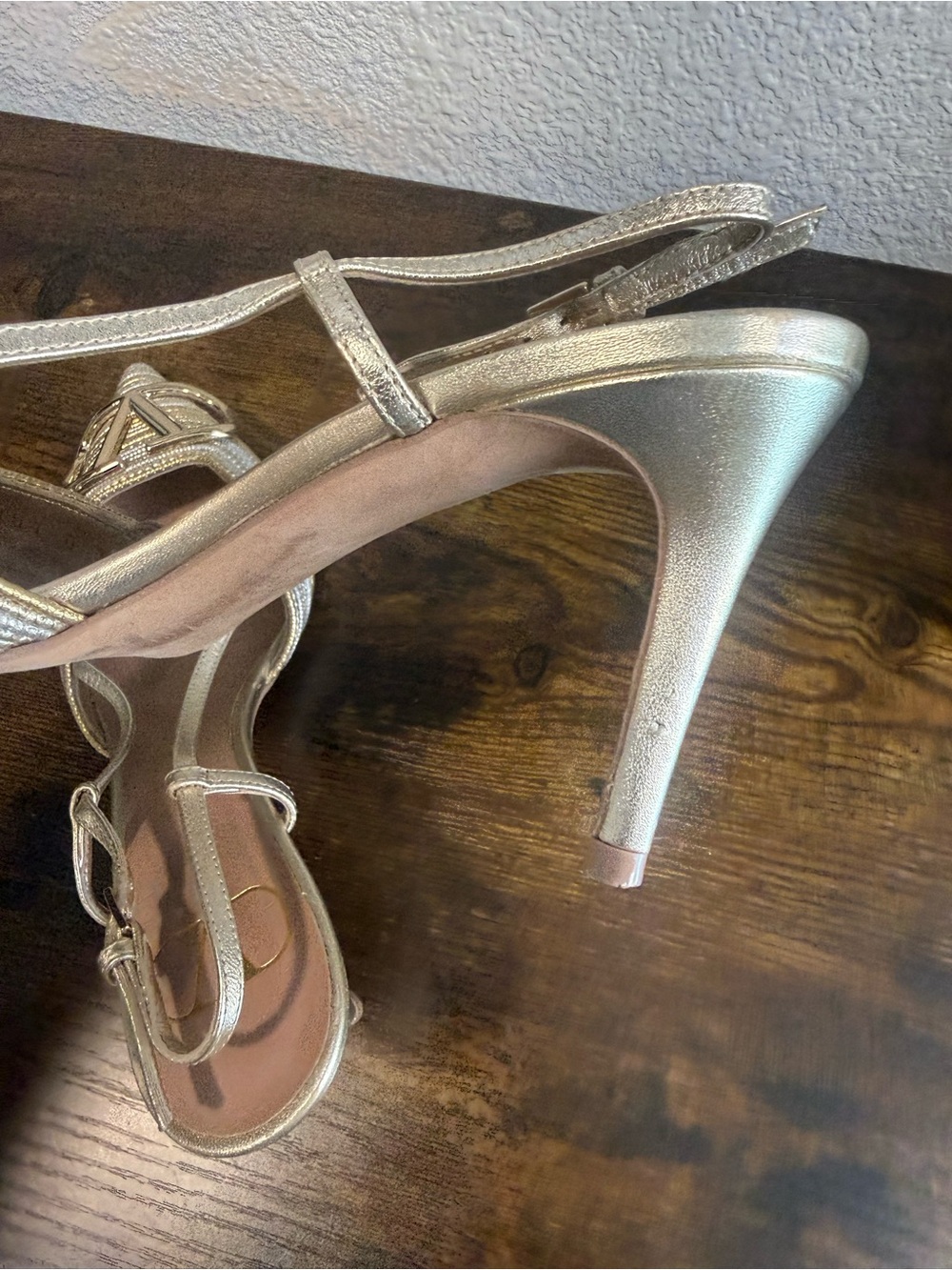 Valentino Metallic Gold and Pink Pointed Slingback Pumps with V Logo - Picture 7 of 8